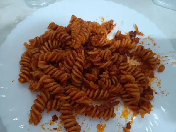 Macarrones con tomate frito